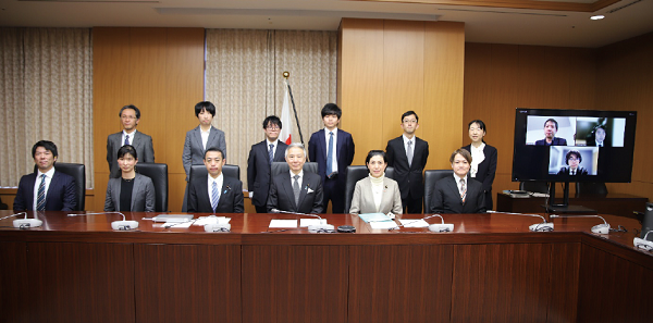 大臣表敬訪問の様子