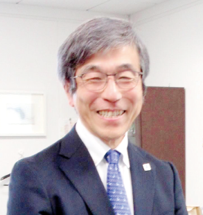 文部科学省 文部科学大臣科学技術顧問/国立研究開発法人 量子科学技術研究開発機構 理事長小安 重夫氏(NISTEP撮影)(略歴)理学博士(東京大学)。専門は免疫学。1978年東京大学理学部生物化学科卒業後、公益財団法人東京都臨床医学総合研究所研究員、ハーバード医科大学ダナファーバーがん研究所病理学助教授、慶應義塾大学医学部教授、理化学研究所統合生命医科学研究センター長等を歴任。2015年より2023 年3月まで理化学研究所理事。2023年より量子科学技術研究開発機構理事長、文部科学大臣科学技術顧問に就任。