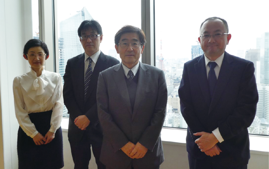 左から、横尾、赤池、雨宮特任教授、氏田